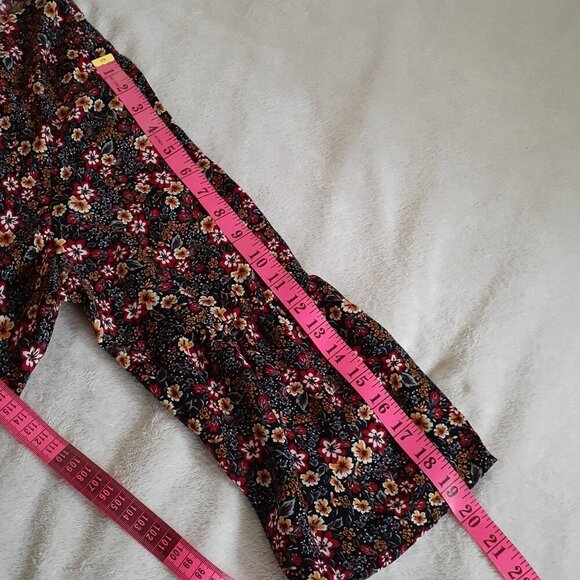 Time and Tru Women's XXL (20) Black Floral Tiered Peplum 3/4 Bell Sleeve Blouse - Picture 10 of 10